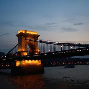 Elite & , Budapest Hungría